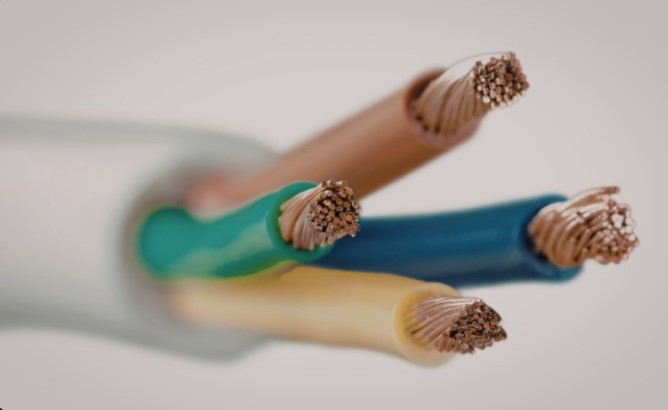 Як електроізоляційне обплетення рятує кабелі від пошкоджень